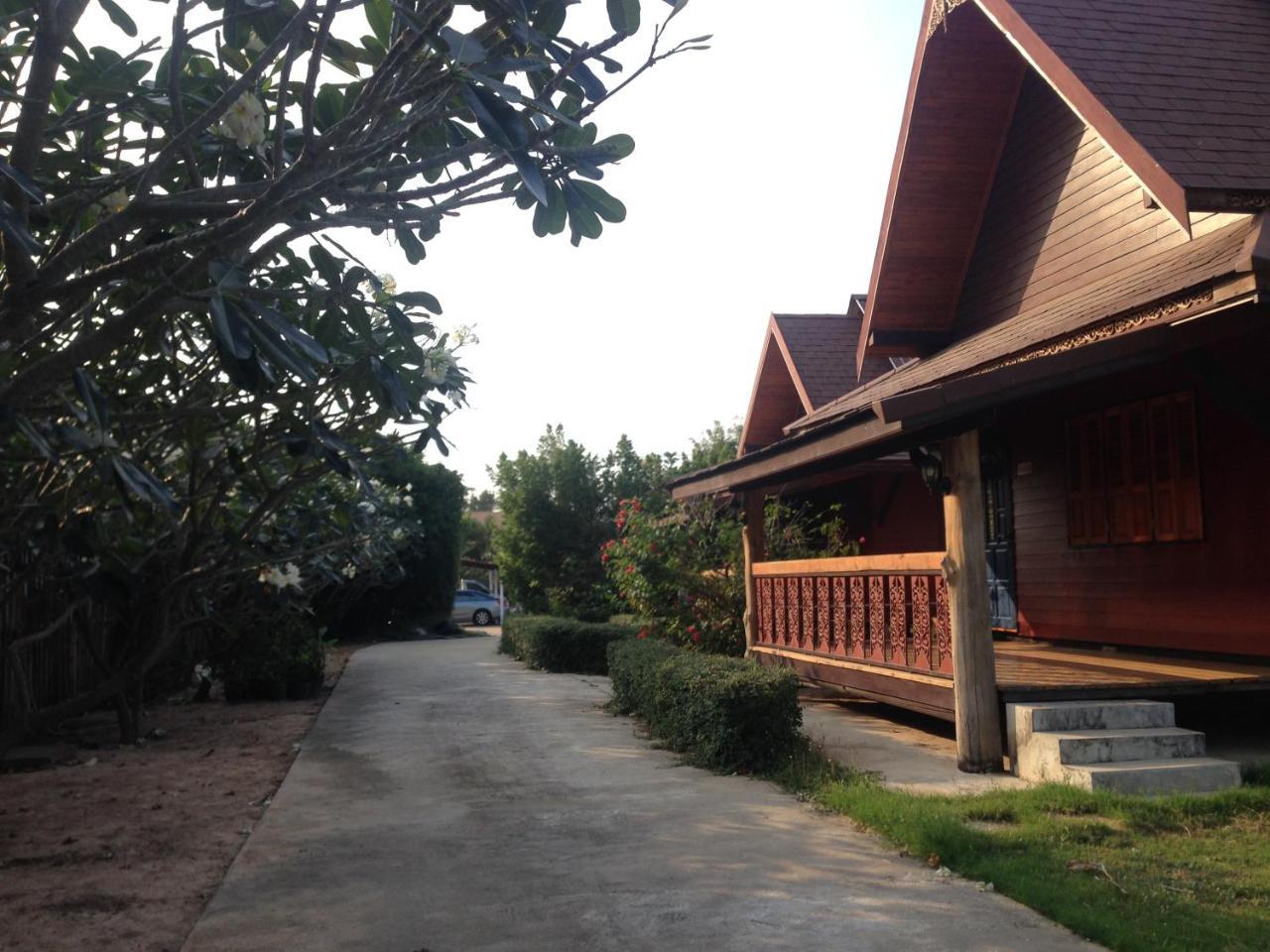 Отель Baan Tawan Shine Сурин Экстерьер фото